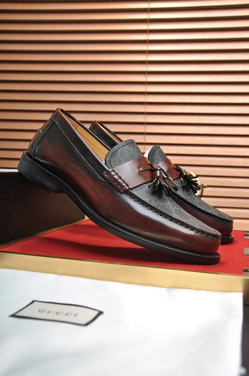 Men's shoes💰560💶Italy's top luxury men's shoe giant (GUCCI) (Gucci) (full cowhide lining) new arrival🍃Original European style🔰 Pleasant to the eye😍In order to make the shoes more durable and non-deformable🌀The production continues to follow traditional methods but there is still no lack of innovation💪Choose original sheepskin for the leather♻️ Smooth and natural And extra bright ⭐Made of imported cowhide, the first choice of rich people 38-45 (45 customized)